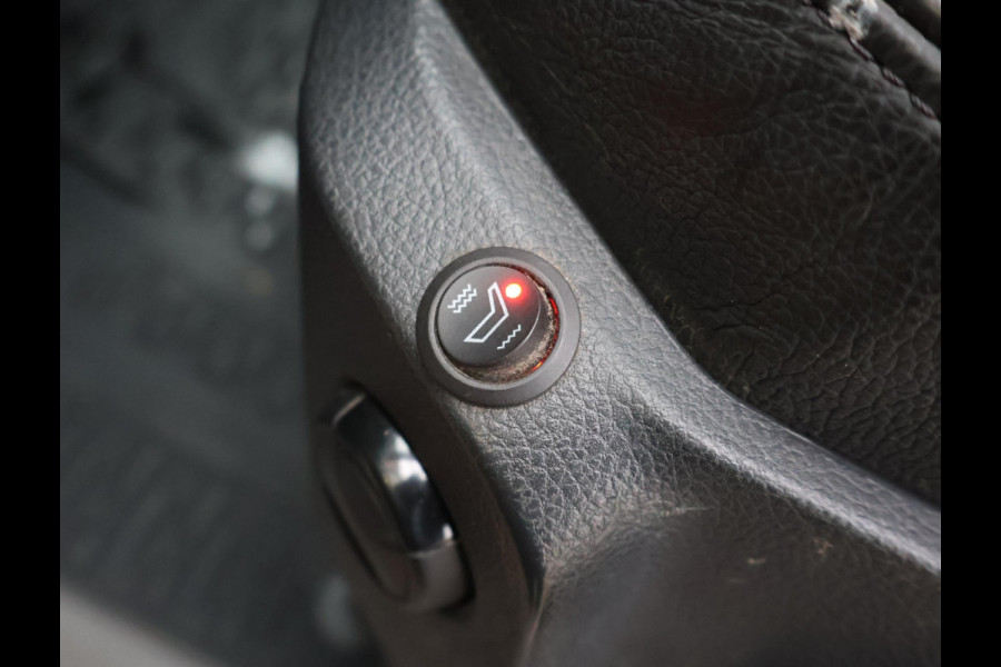 Volkswagen Crafter 35 2.0 TDI 140 PK L3H3 + 3000 KG TREKHAAK + NAVIGATIE / CAMERA / DAB / APPLE CARPLAY