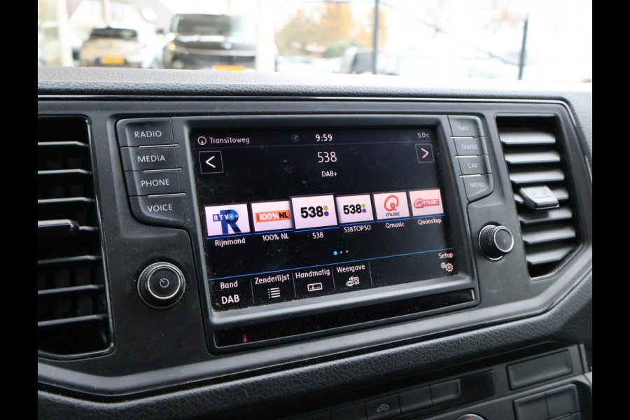 Volkswagen Crafter 35 2.0 TDI 140 PK L3H3 + 3000 KG TREKHAAK + NAVIGATIE / CAMERA / DAB / APPLE CARPLAY