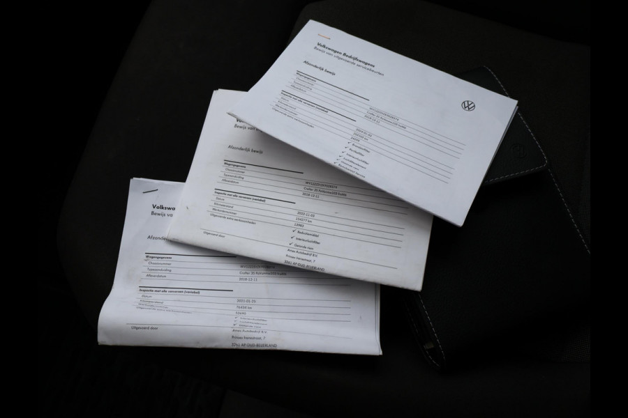 Volkswagen Crafter 35 2.0 TDI 140 PK L3H3 + 3000 KG TREKHAAK + NAVIGATIE / CAMERA / DAB / APPLE CARPLAY