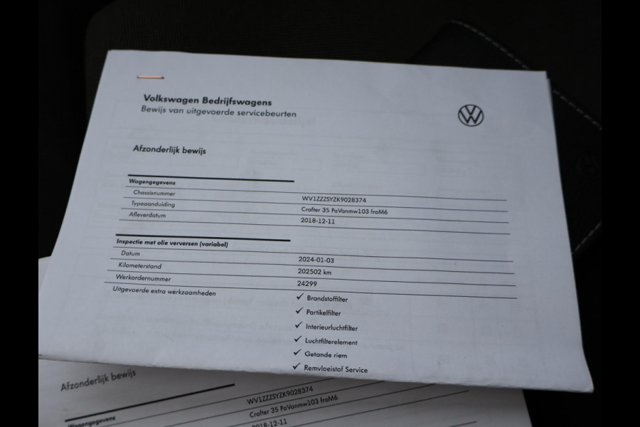 Volkswagen Crafter 35 2.0 TDI 140 PK L3H3 + 3000 KG TREKHAAK + NAVIGATIE / CAMERA / DAB / APPLE CARPLAY