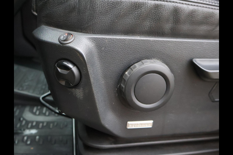 Volkswagen Crafter 35 2.0 TDI 140 PK L3H3 + 3000 KG TREKHAAK + NAVIGATIE / CAMERA / DAB / APPLE CARPLAY