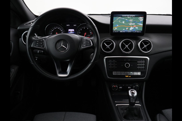 Mercedes-Benz GLA 180 *74.453 KM* + STOELVERWARMING | LED | CAMERA | NAVI | ELEKTR. ACHTERKLEP