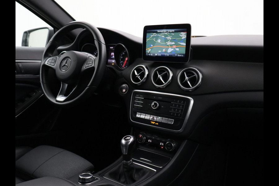 Mercedes-Benz GLA 180 *74.453 KM* + STOELVERWARMING | LED | CAMERA | NAVI | ELEKTR. ACHTERKLEP
