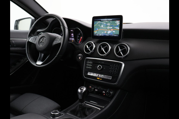 Mercedes-Benz GLA 180 *74.453 KM* + STOELVERWARMING | LED | CAMERA | NAVI | ELEKTR. ACHTERKLEP