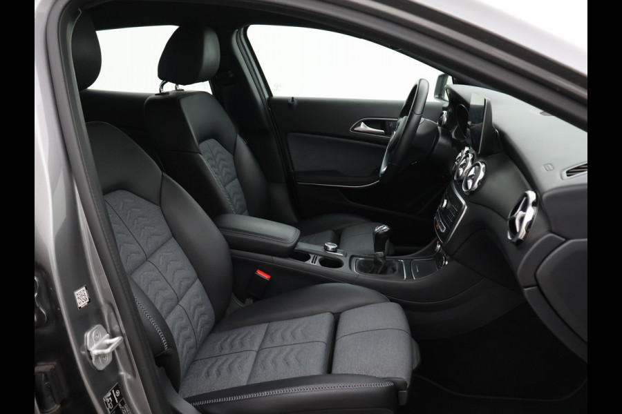 Mercedes-Benz GLA 180 *74.453 KM* + STOELVERWARMING | LED | CAMERA | NAVI | ELEKTR. ACHTERKLEP