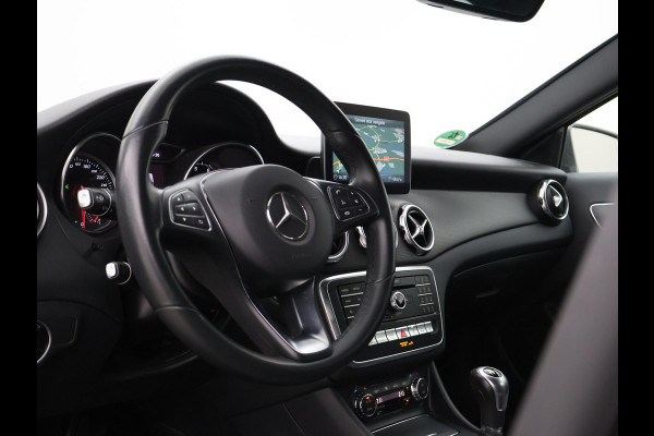Mercedes-Benz GLA 180 *74.453 KM* + STOELVERWARMING | LED | CAMERA | NAVI | ELEKTR. ACHTERKLEP