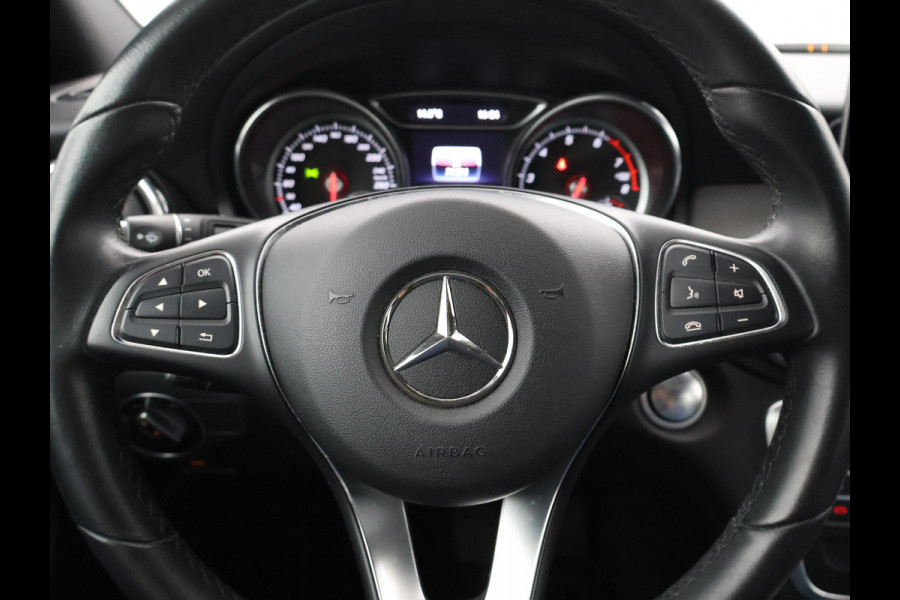 Mercedes-Benz GLA 180 *74.453 KM* + STOELVERWARMING | LED | CAMERA | NAVI | ELEKTR. ACHTERKLEP