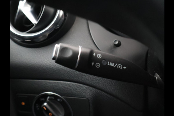 Mercedes-Benz GLA 180 *74.453 KM* + STOELVERWARMING | LED | CAMERA | NAVI | ELEKTR. ACHTERKLEP