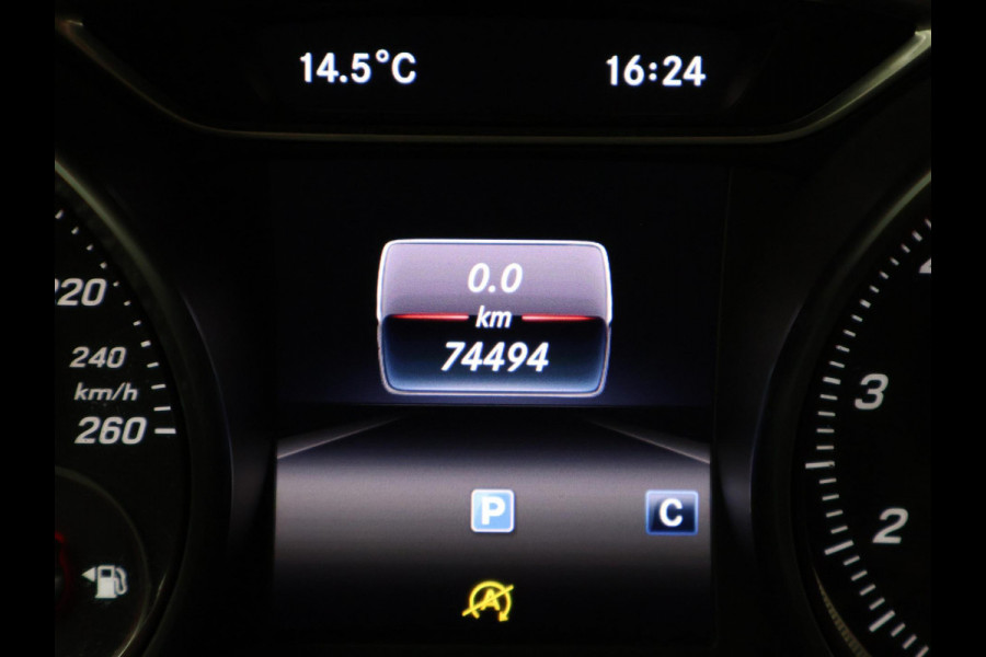 Mercedes-Benz GLA 180 *74.453 KM* + STOELVERWARMING | LED | CAMERA | NAVI | ELEKTR. ACHTERKLEP