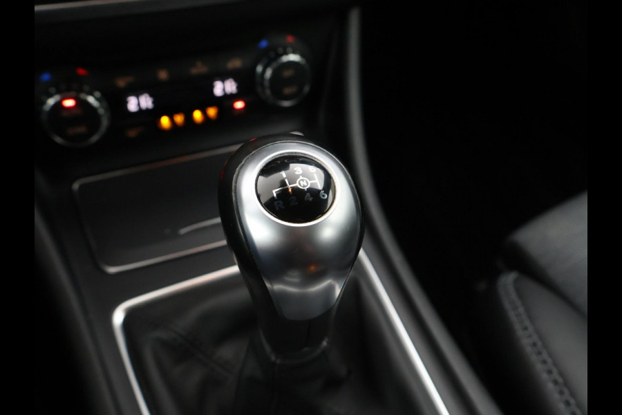 Mercedes-Benz GLA 180 *74.453 KM* + STOELVERWARMING | LED | CAMERA | NAVI | ELEKTR. ACHTERKLEP