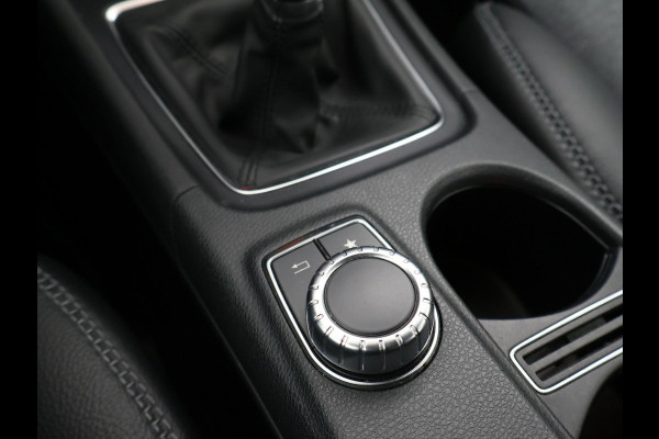 Mercedes-Benz GLA 180 *74.453 KM* + STOELVERWARMING | LED | CAMERA | NAVI | ELEKTR. ACHTERKLEP