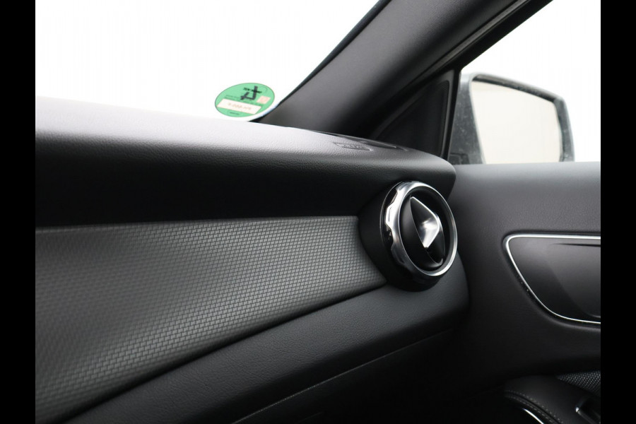 Mercedes-Benz GLA 180 *74.453 KM* + STOELVERWARMING | LED | CAMERA | NAVI | ELEKTR. ACHTERKLEP