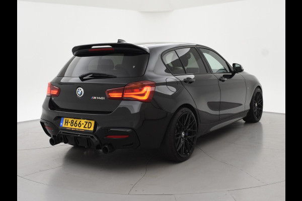 BMW 1-serie M140i 340 PK M-SPORT AUT8 + HARMAN/KARDON | 19 INCH | SPORTUITLAAT | CAMERA | STOELVERWARMING