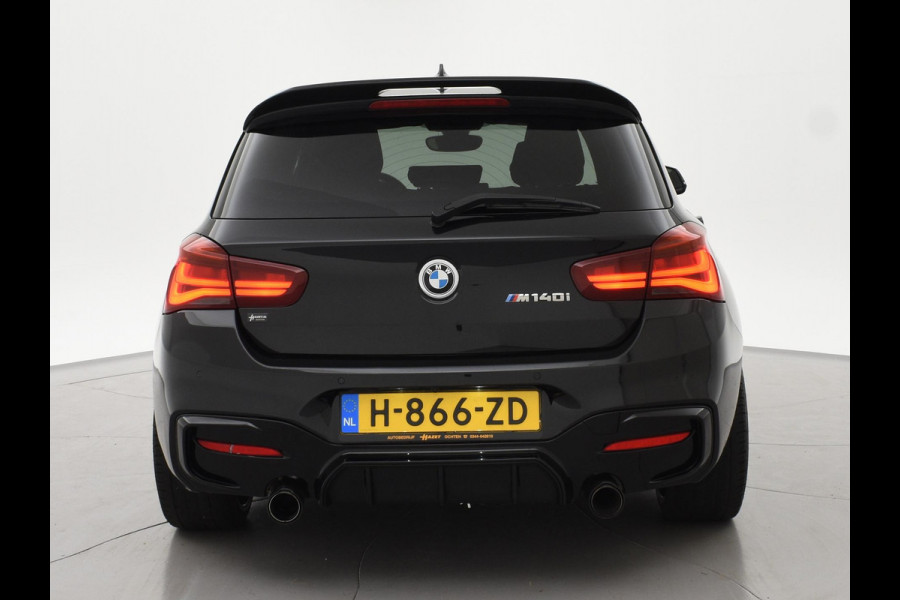 BMW 1-serie M140i 340 PK M-SPORT AUT8 + HARMAN/KARDON | 19 INCH | SPORTUITLAAT | CAMERA | STOELVERWARMING