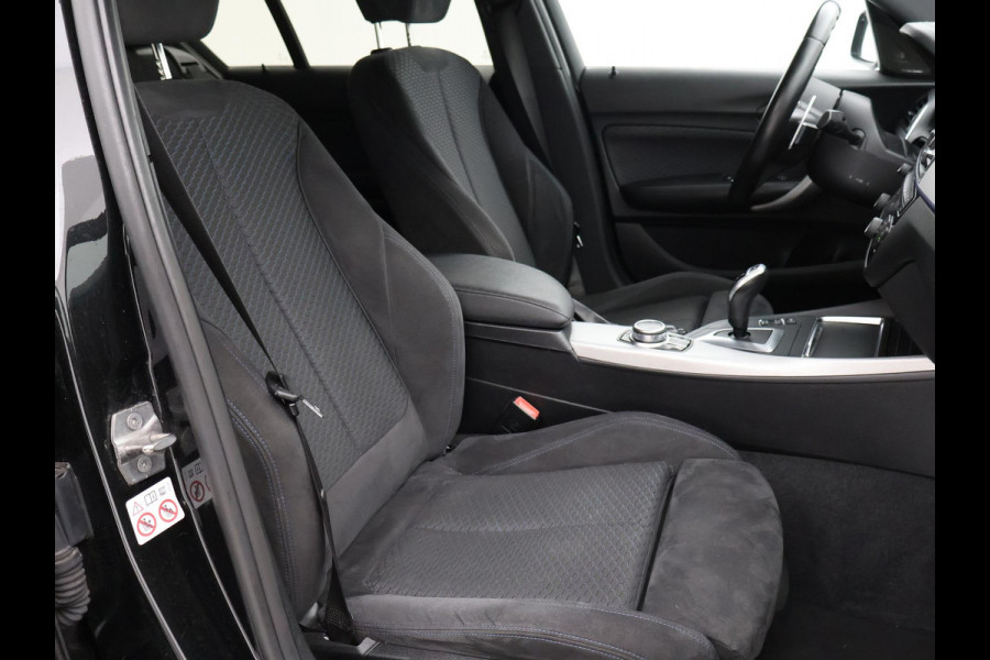 BMW 1-serie M140i 340 PK M-SPORT AUT8 + HARMAN/KARDON | 19 INCH | SPORTUITLAAT | CAMERA | STOELVERWARMING
