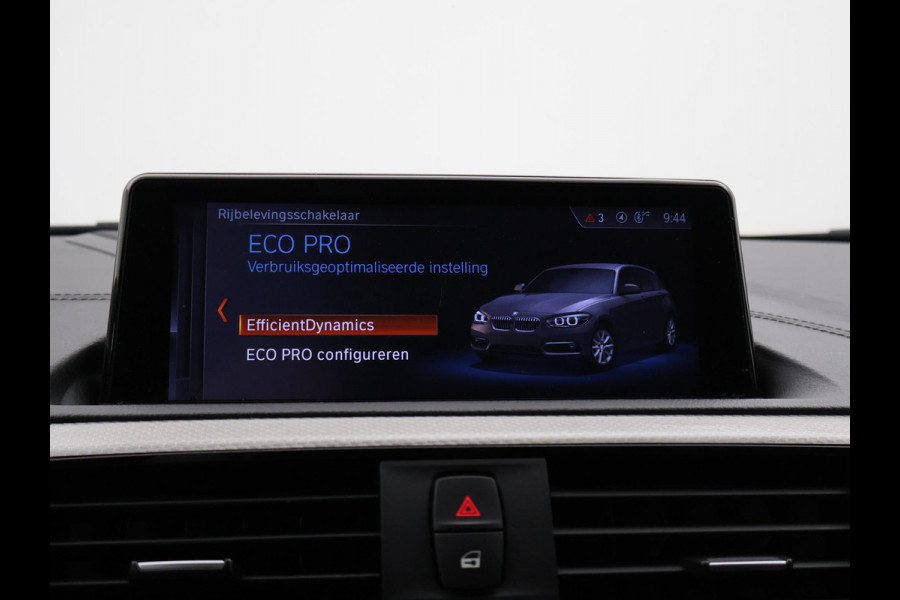 BMW 1-serie M140i 340 PK M-SPORT AUT8 + HARMAN/KARDON | 19 INCH | SPORTUITLAAT | CAMERA | STOELVERWARMING