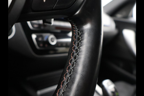 BMW 1-serie M140i 340 PK M-SPORT AUT8 + HARMAN/KARDON | 19 INCH | SPORTUITLAAT | CAMERA | STOELVERWARMING