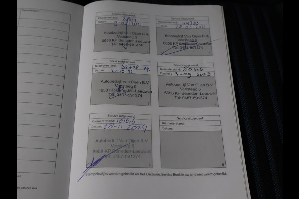 Toyota RAV4 2.5 HYBRID AWD BI-TONE + TREKHAAK | CARPLAY | CAMERA | STUUR/STOELVERWARMING