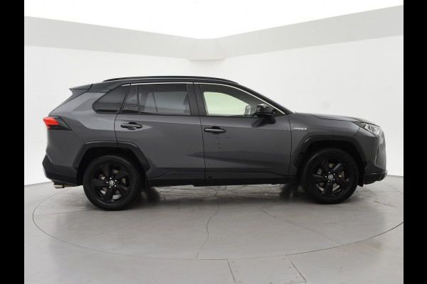 Toyota RAV4 2.5 HYBRID AWD BI-TONE + TREKHAAK | CARPLAY | CAMERA | STUUR/STOELVERWARMING