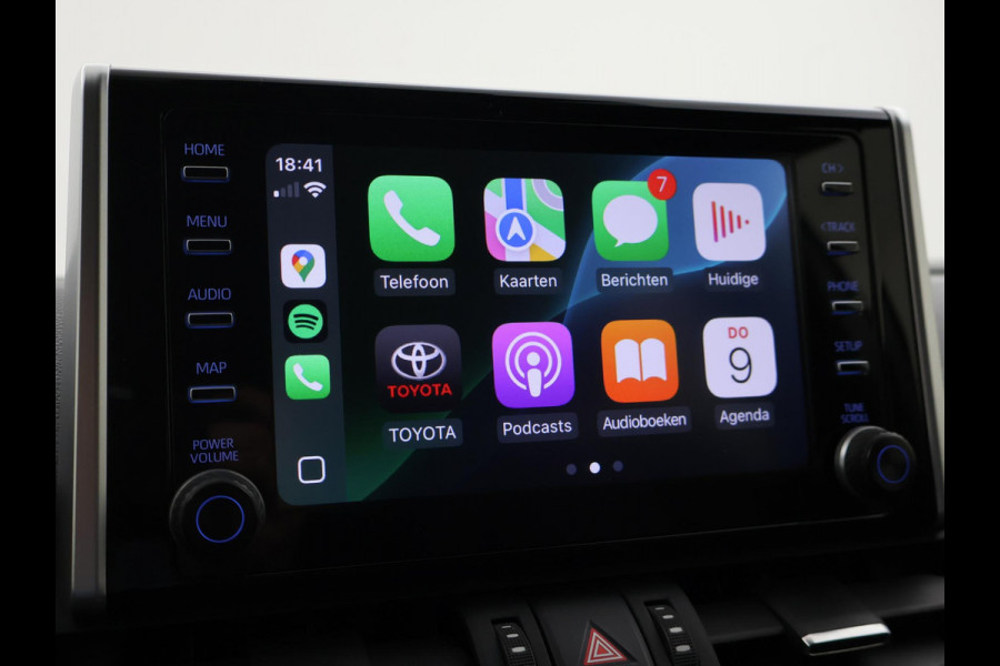 Toyota RAV4 2.5 HYBRID AWD BI-TONE + TREKHAAK | CARPLAY | CAMERA | STUUR/STOELVERWARMING