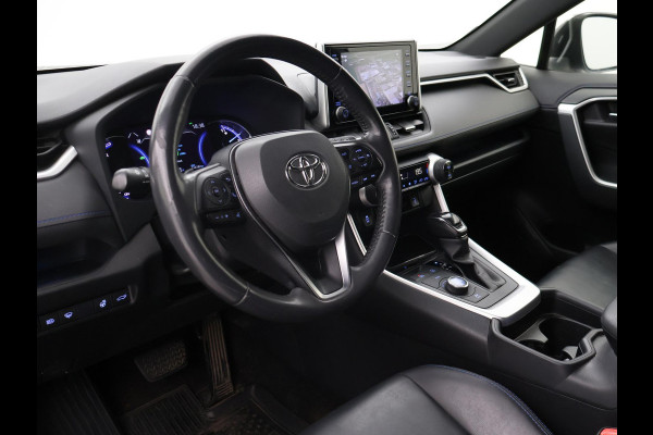 Toyota RAV4 2.5 HYBRID AWD BI-TONE + TREKHAAK | CARPLAY | CAMERA | STUUR/STOELVERWARMING
