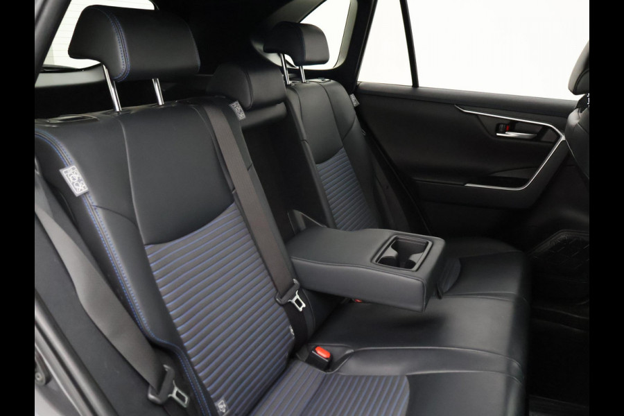 Toyota RAV4 2.5 HYBRID AWD BI-TONE + TREKHAAK | CARPLAY | CAMERA | STUUR/STOELVERWARMING