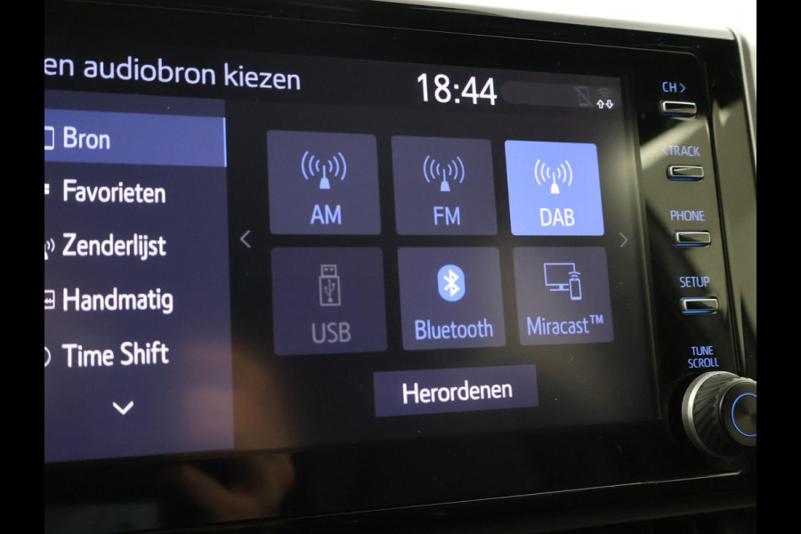 Toyota RAV4 2.5 HYBRID AWD BI-TONE + TREKHAAK | CARPLAY | CAMERA | STUUR/STOELVERWARMING