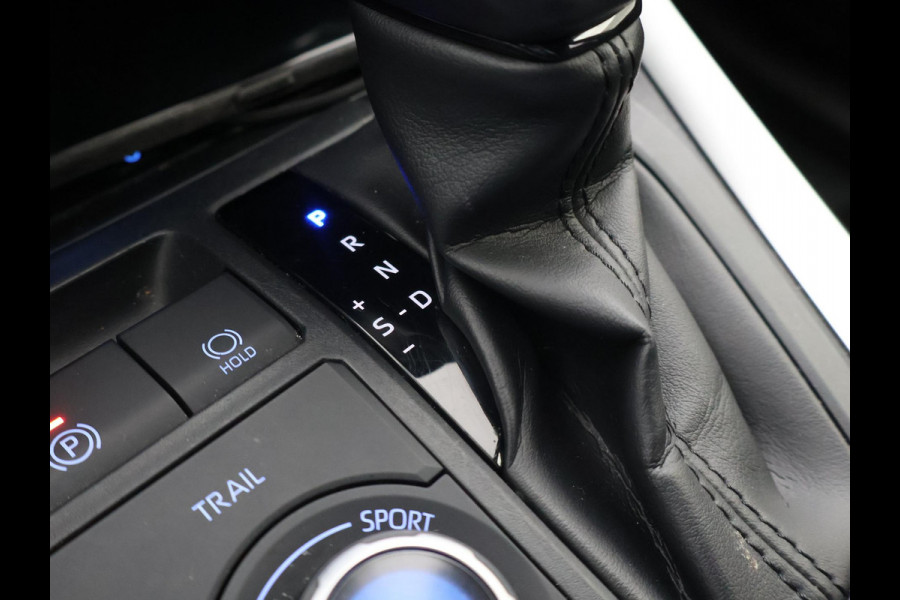 Toyota RAV4 2.5 HYBRID AWD BI-TONE + TREKHAAK | CARPLAY | CAMERA | STUUR/STOELVERWARMING