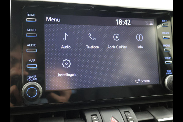 Toyota RAV4 2.5 HYBRID AWD BI-TONE + TREKHAAK | CARPLAY | CAMERA | STUUR/STOELVERWARMING