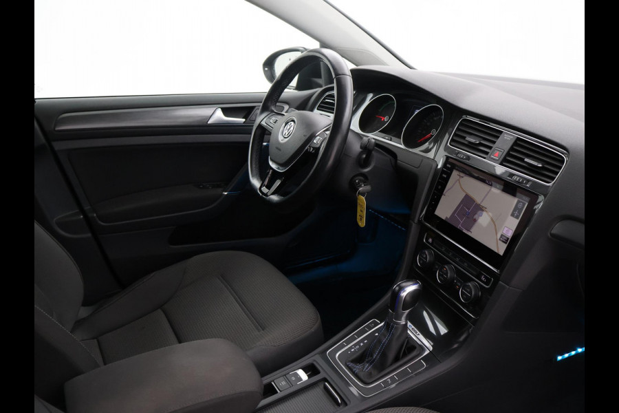 Volkswagen e-Golf Aut. + APPLE CARPLAY | FULL LED | CAMERA | SFEERVERLICHTING | NAVIGATIE