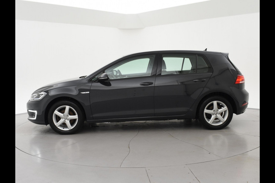 Volkswagen e-Golf Aut. + APPLE CARPLAY | FULL LED | CAMERA | SFEERVERLICHTING | NAVIGATIE
