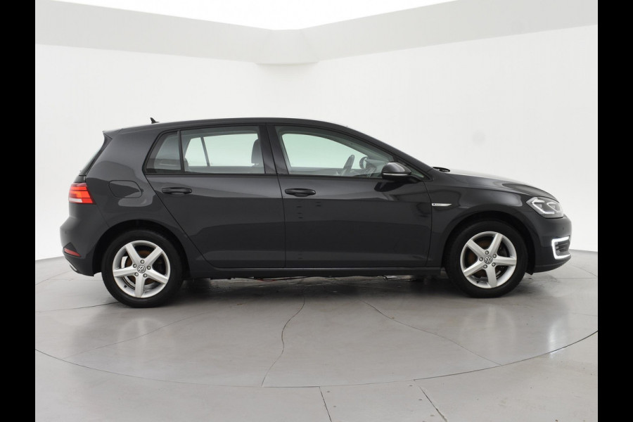 Volkswagen e-Golf Aut. + APPLE CARPLAY | FULL LED | CAMERA | SFEERVERLICHTING | NAVIGATIE