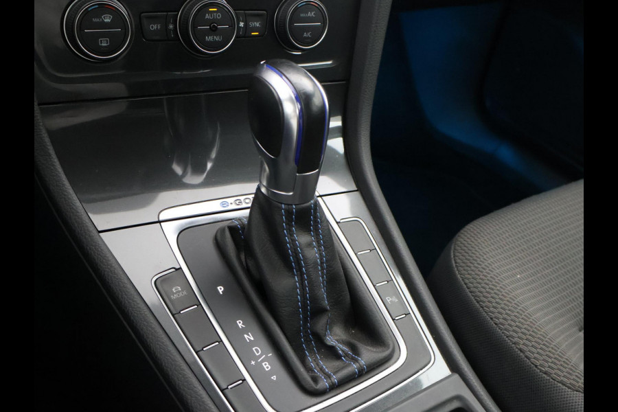 Volkswagen e-Golf Aut. + APPLE CARPLAY | FULL LED | CAMERA | SFEERVERLICHTING | NAVIGATIE