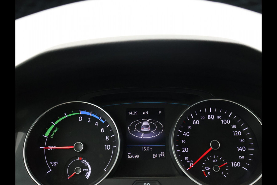 Volkswagen e-Golf Aut. + APPLE CARPLAY | FULL LED | CAMERA | SFEERVERLICHTING | NAVIGATIE