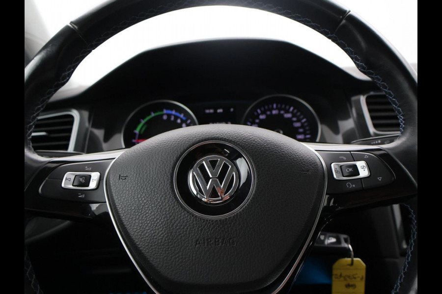 Volkswagen e-Golf Aut. + APPLE CARPLAY | FULL LED | CAMERA | SFEERVERLICHTING | NAVIGATIE