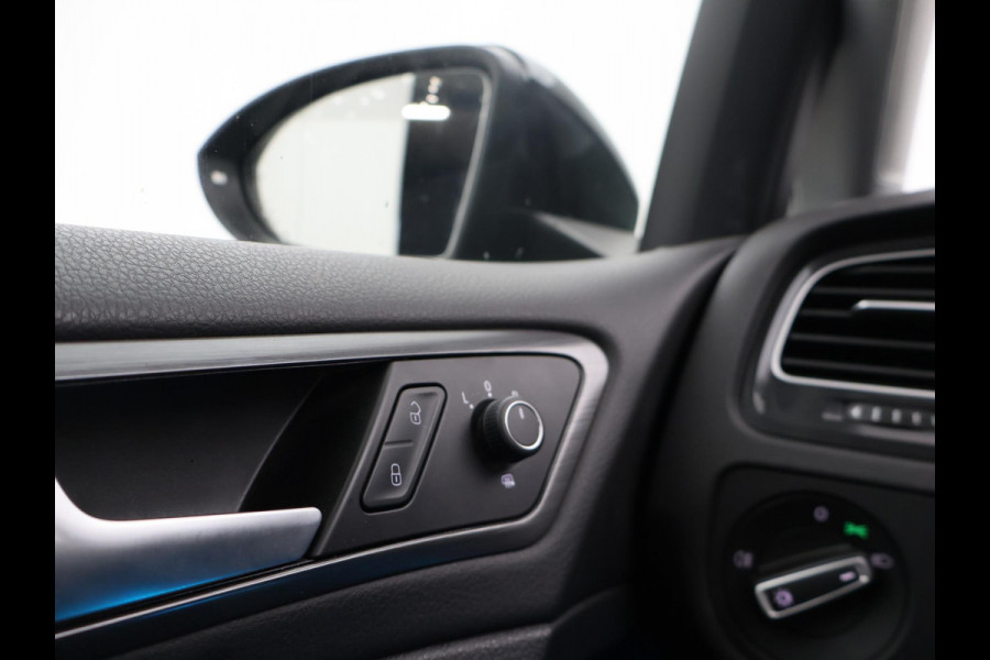 Volkswagen e-Golf Aut. + APPLE CARPLAY | FULL LED | CAMERA | SFEERVERLICHTING | NAVIGATIE
