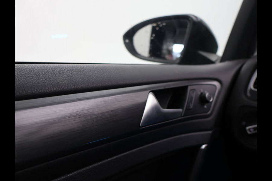 Volkswagen e-Golf Aut. + APPLE CARPLAY | FULL LED | CAMERA | SFEERVERLICHTING | NAVIGATIE