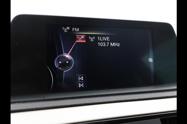 BMW 1-serie 118i 3-DEURS + LEDER | SPORTSTOELEN | STOELVERW. | 18 INCH