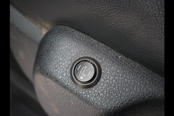 Toyota ProAce Worker 2.0 D-4D 180 PK AUT. BLACK PLATINUM + LEDER STOELVERW. | CAMERA | TREKHAAK| NAVIGATIE | TREEPLANKEN