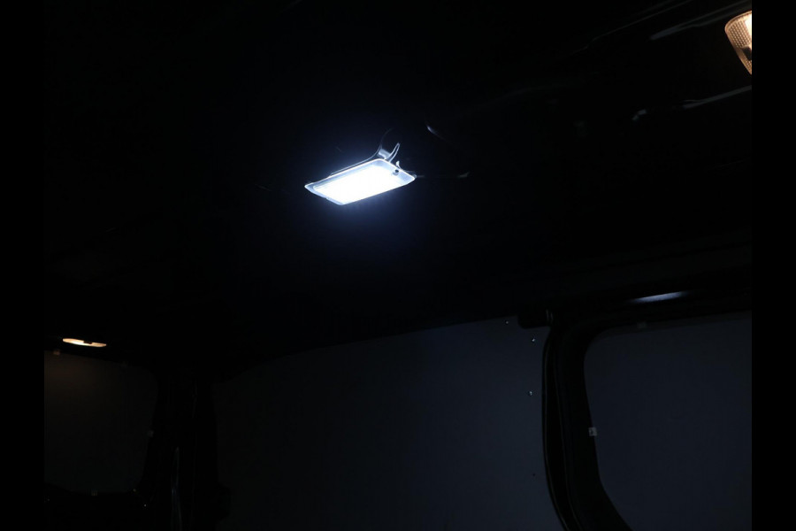 Toyota ProAce Worker 2.0 D-4D 180 PK AUT. BLACK PLATINUM + LEDER STOELVERW. | CAMERA | TREKHAAK| NAVIGATIE | TREEPLANKEN