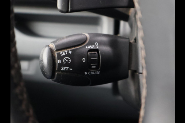 Toyota ProAce Worker 2.0 D-4D 180 PK AUT. BLACK PLATINUM + LEDER STOELVERW. | CAMERA | TREKHAAK| NAVIGATIE | TREEPLANKEN