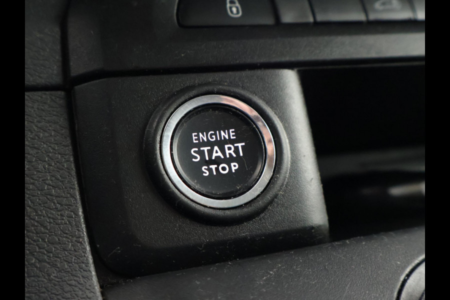 Toyota ProAce Worker 2.0 D-4D 180 PK AUT. BLACK PLATINUM + LEDER STOELVERW. | CAMERA | TREKHAAK| NAVIGATIE | TREEPLANKEN