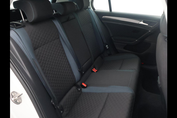 Volkswagen Golf 1.5 TSI 130 PK IQ.DRIVE + LED | TREKHAAK | CAMERA | APPLE CARPLAY | DAB