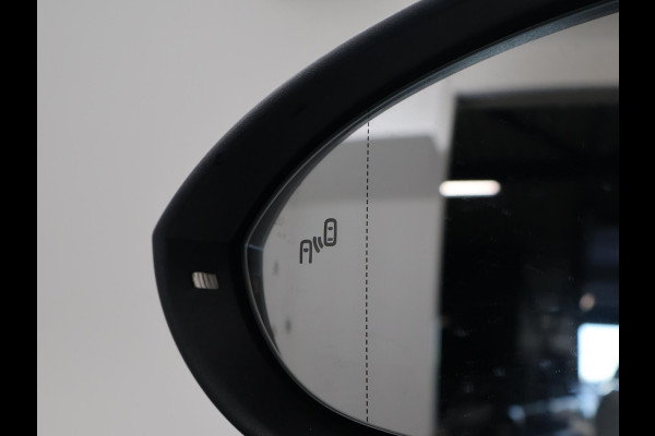 Volkswagen Golf 1.5 TSI 130 PK IQ.DRIVE + LED | TREKHAAK | CAMERA | APPLE CARPLAY | DAB