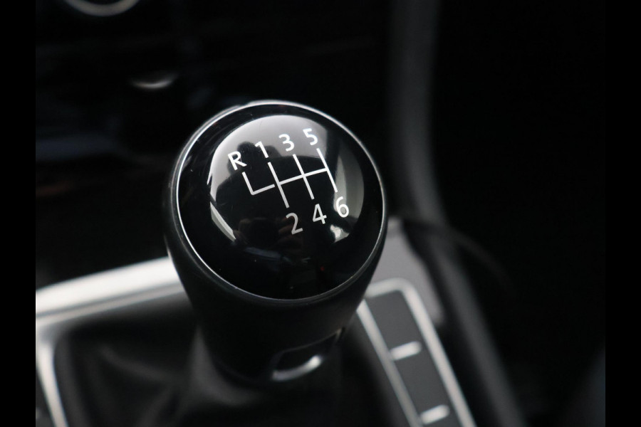 Volkswagen Golf 1.5 TSI 130 PK IQ.DRIVE + LED | TREKHAAK | CAMERA | APPLE CARPLAY | DAB