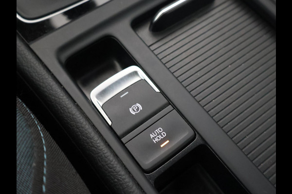 Volkswagen Golf 1.5 TSI 130 PK IQ.DRIVE + LED | TREKHAAK | CAMERA | APPLE CARPLAY | DAB