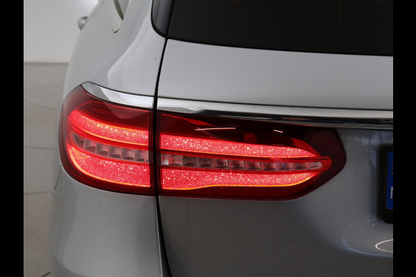 Mercedes-Benz E-Klasse Estate 220d 194 PK AUT9 AVANTGARDE + TREKHAAK Mercedes-Benz E-klasse Estate 220d 194 PK AUT9 + TRKEHAAK / SFEERVERLICHTING / SFEERVERLICHTING / APPLE CARPLAY / LED