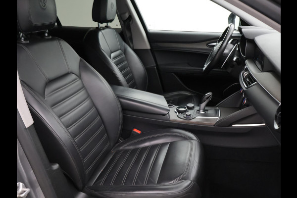 Alfa Romeo Stelvio 2.0T 280 PK AWD FIRST EDITION + 20 INCH | TREKHAAK | LEDER | STUURVERW. | STOELVERW. | CAMERA