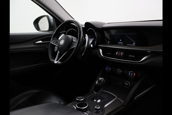 Alfa Romeo Stelvio 2.0T 280 PK AWD FIRST EDITION + 20 INCH | TREKHAAK | LEDER | STUURVERW. | STOELVERW. | CAMERA