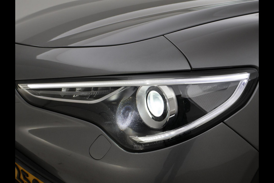 Alfa Romeo Stelvio 2.0T 280 PK AWD FIRST EDITION + 20 INCH | TREKHAAK | LEDER | STUURVERW. | STOELVERW. | CAMERA